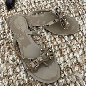 Valentino Garavani Rockstud Bow Sandals sz 39